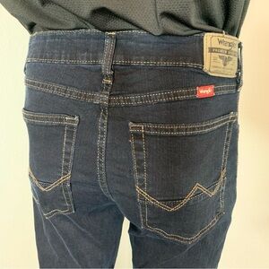 NWOT Wrangler Straight Fit Jeans